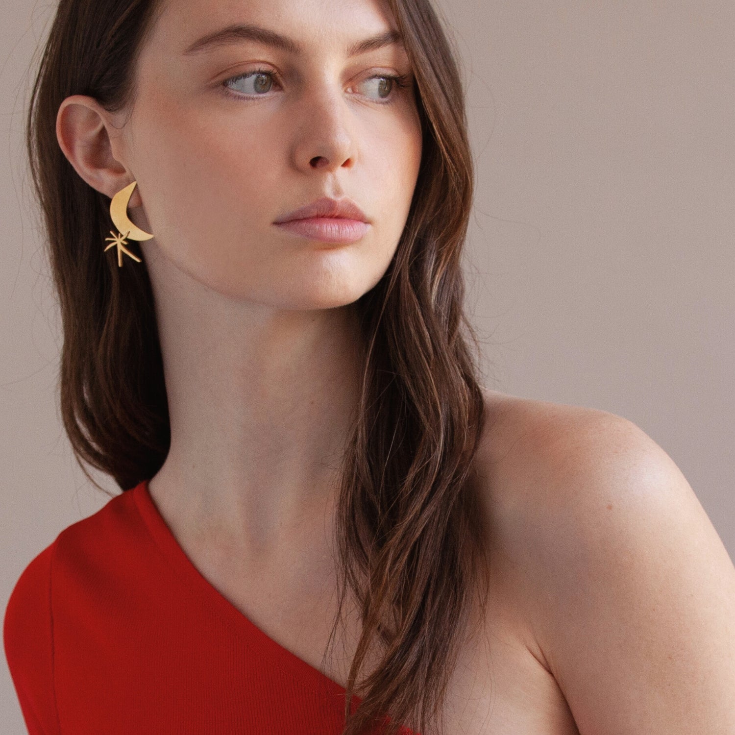 Joidart model showing Miro Gold Earrring