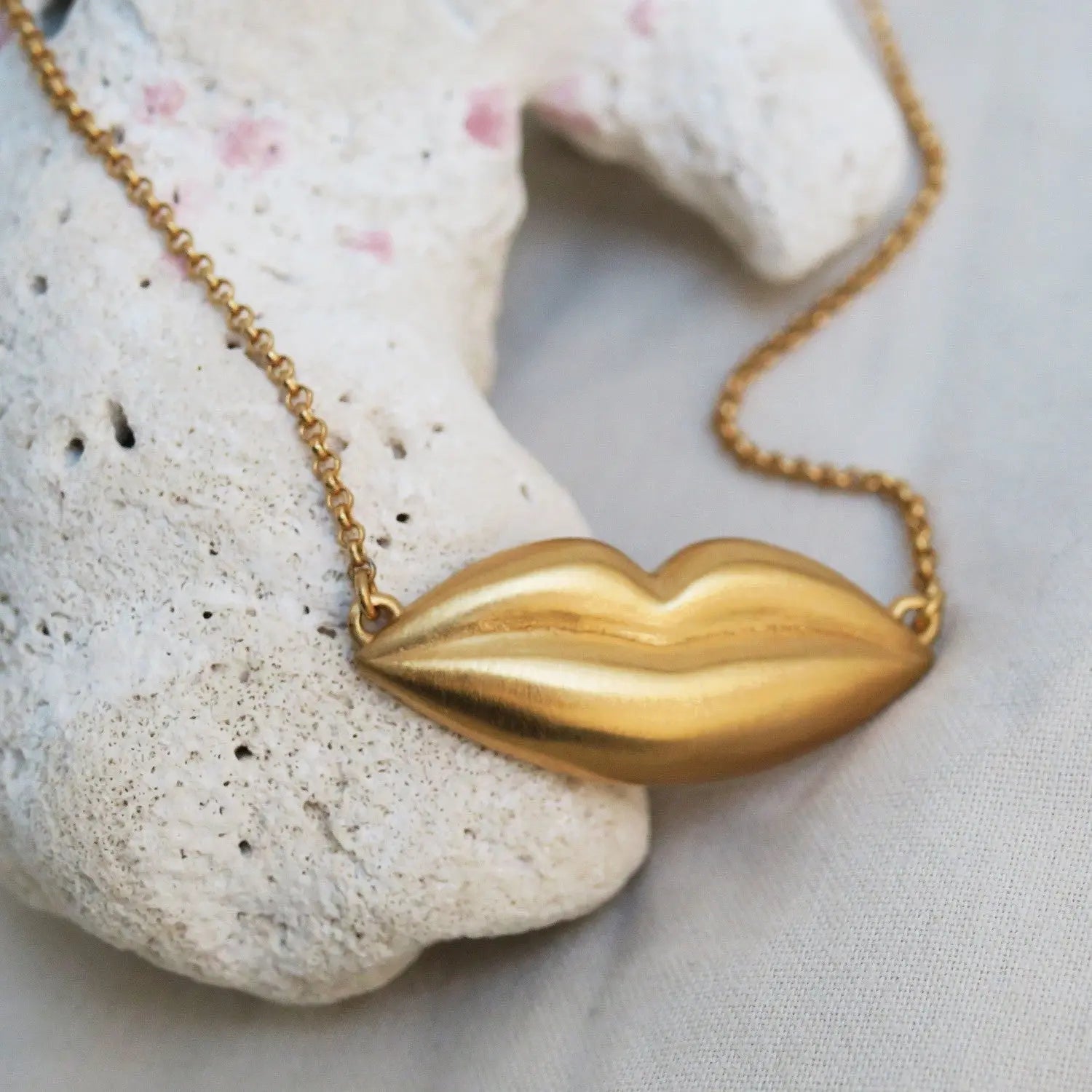 Dali Gold Necklace - Face of Mae West Dyrberg/Kern NZ