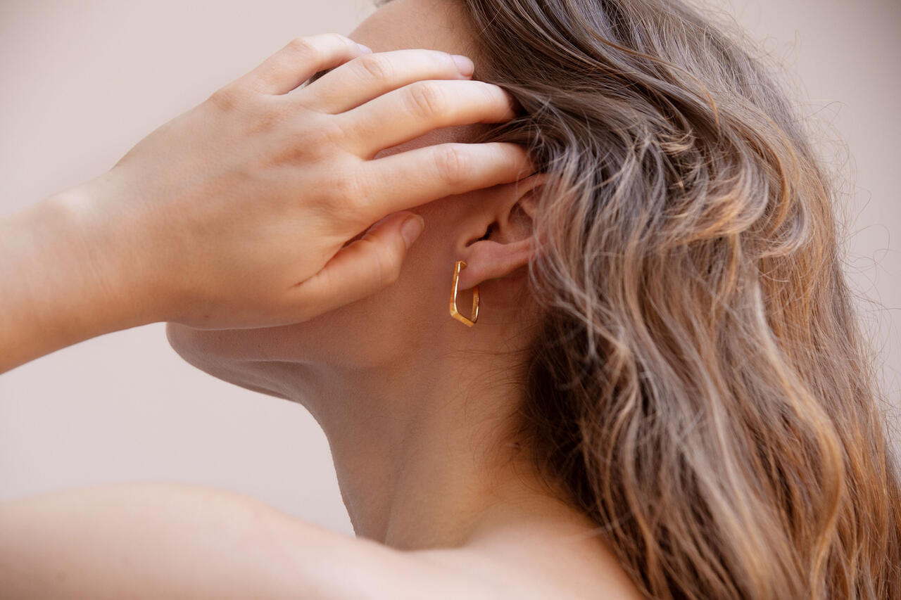 Lignis Gold Thin Hoops Medium