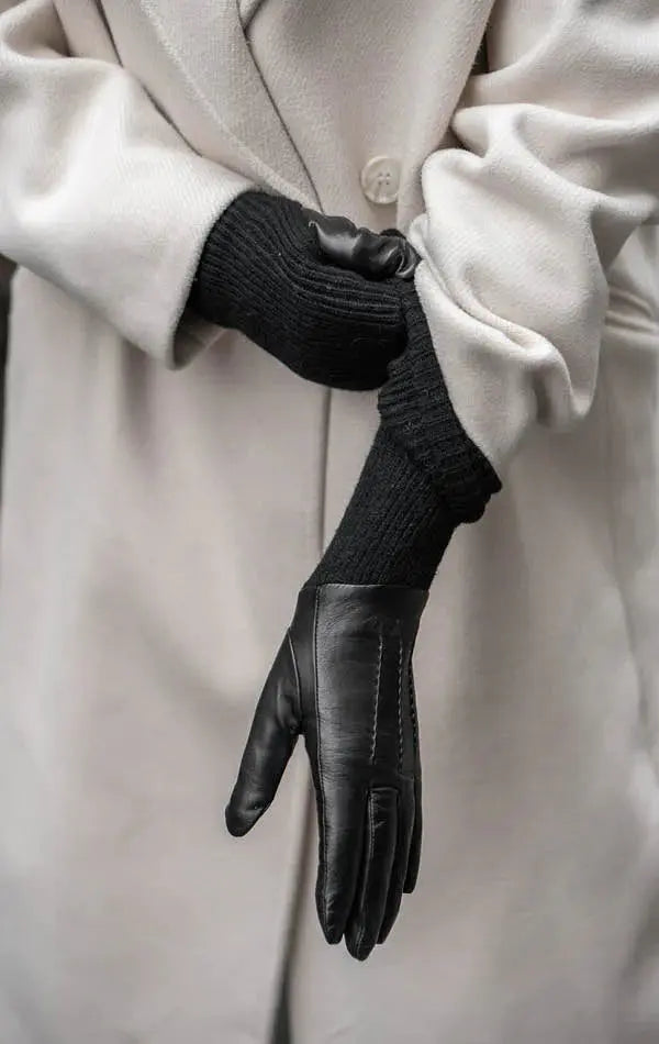 Helly Glove, Black with Burgundy Markberg