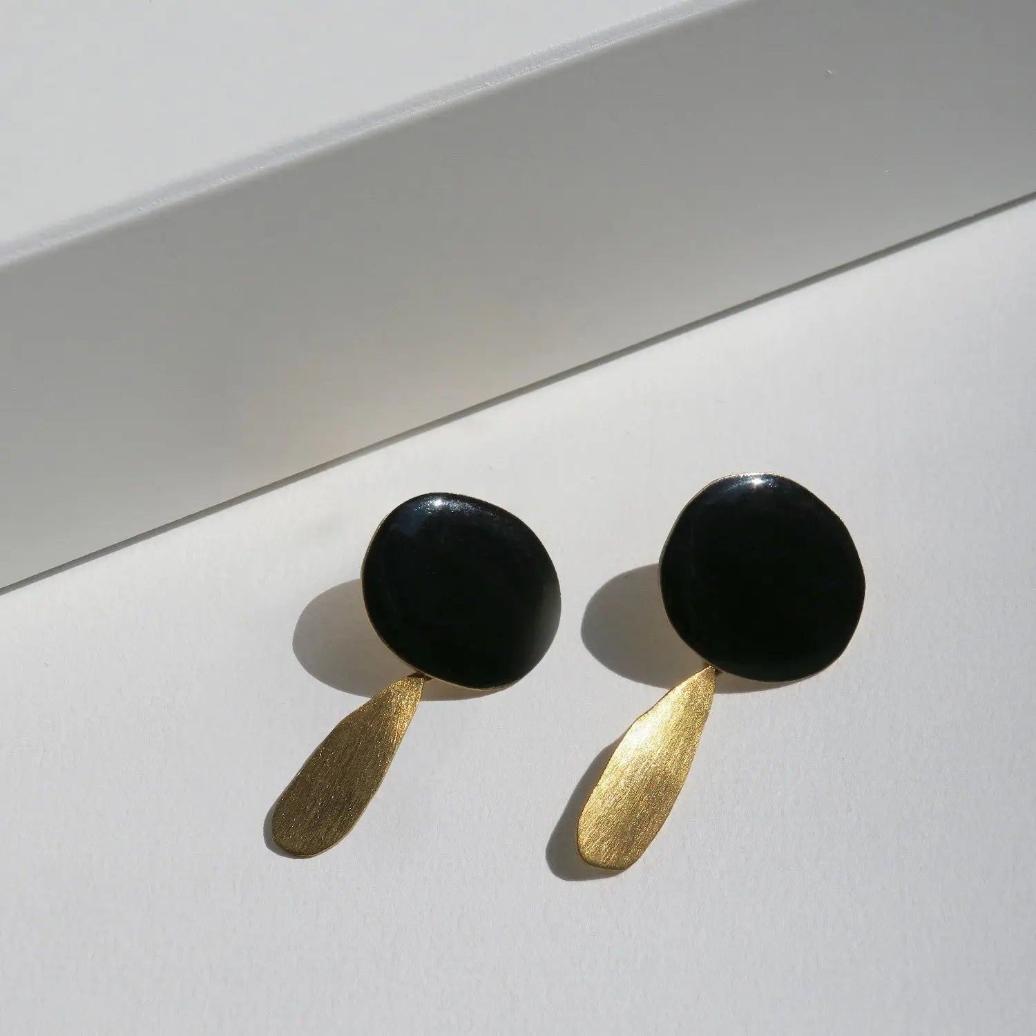 Miro Gold Earrings Black Drop Large - Dyrberg/Kern NZ