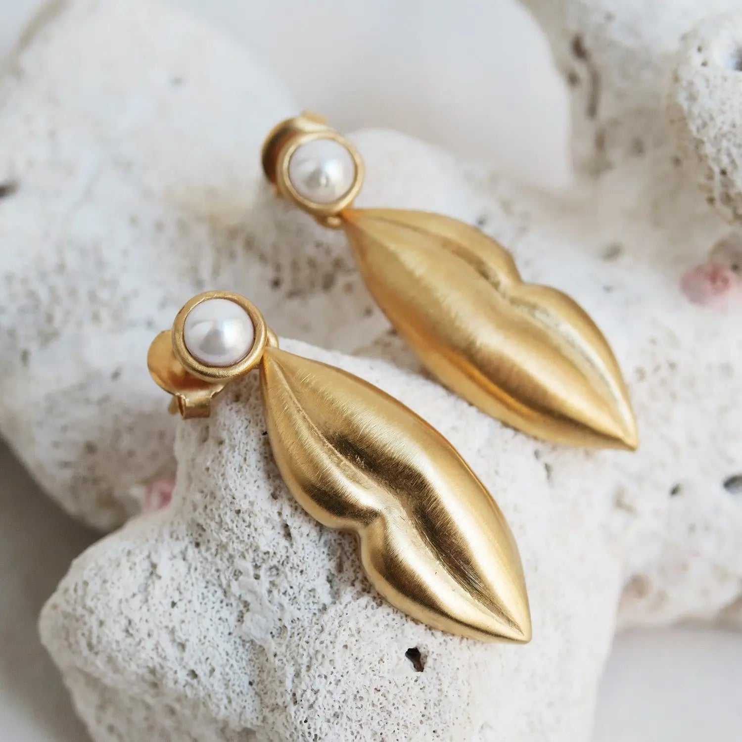 Dali Gold Earrings Large - Face of Mae West Dyrberg/Kern NZ