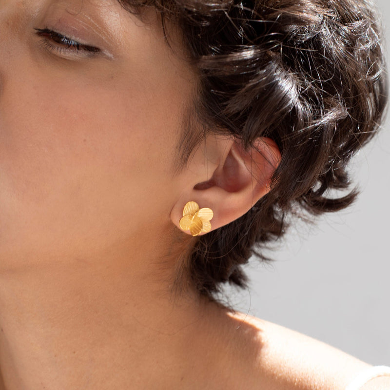 Pampalonia Gold Stud Earrings