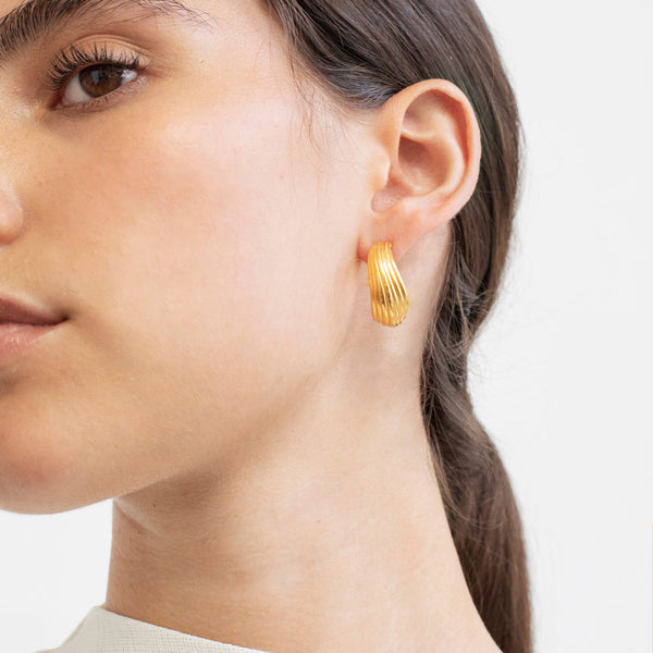 Onaria Golden Hoops