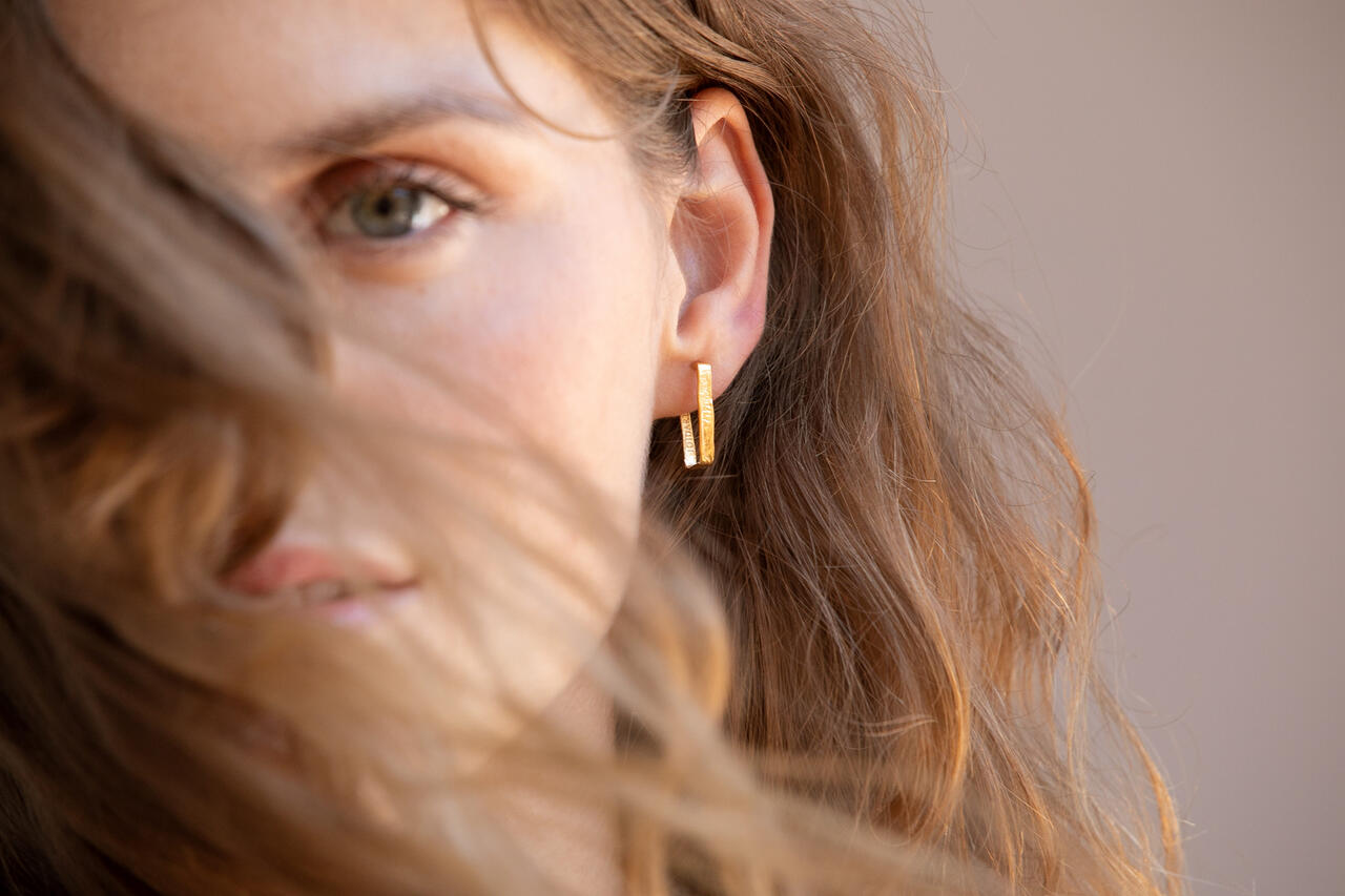 Lignis Gold Thin Hoops Medium