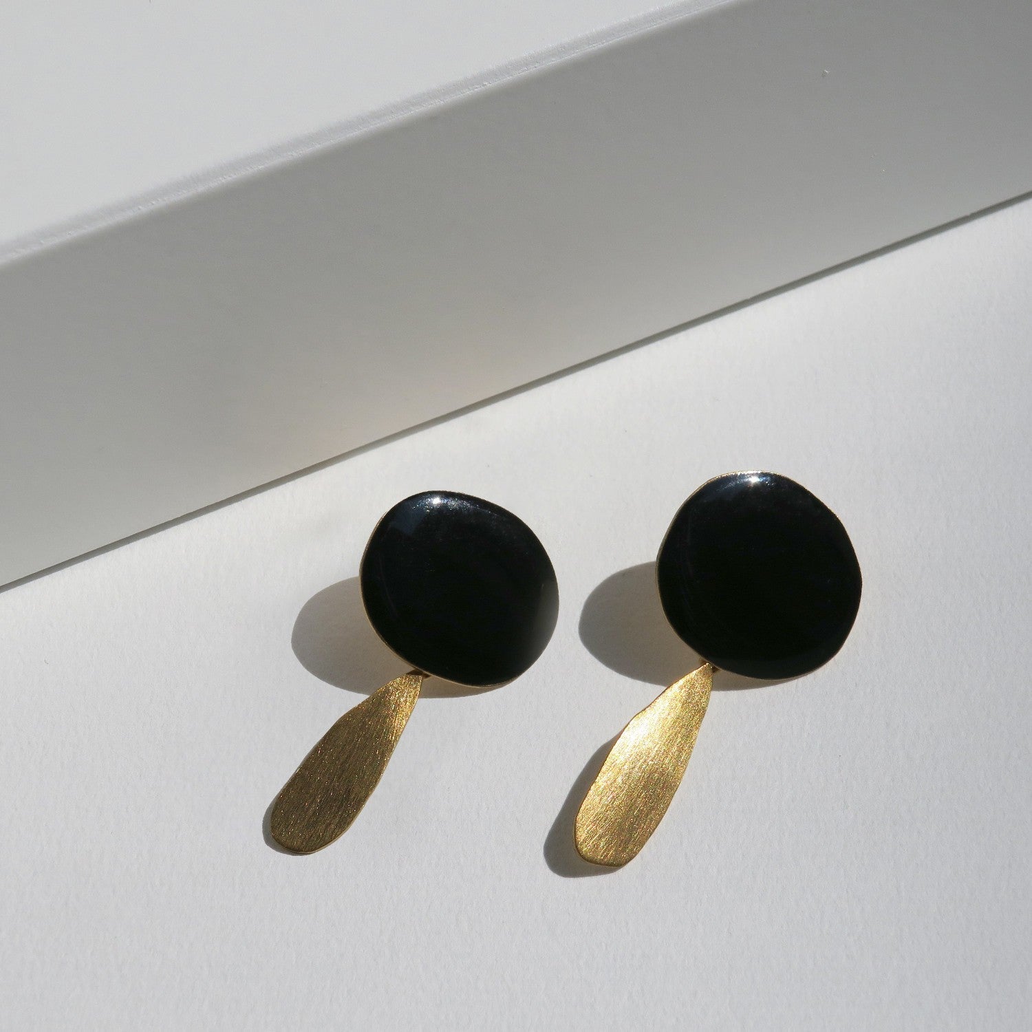 Miro Gold Earrings Black Drop Large - Dyrberg/Kern NZ
