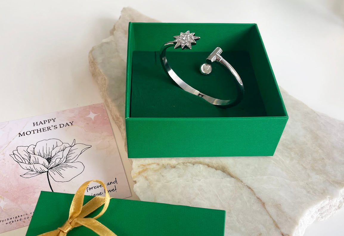 Interchangeable Shiny Silver Bracelet with Toppers