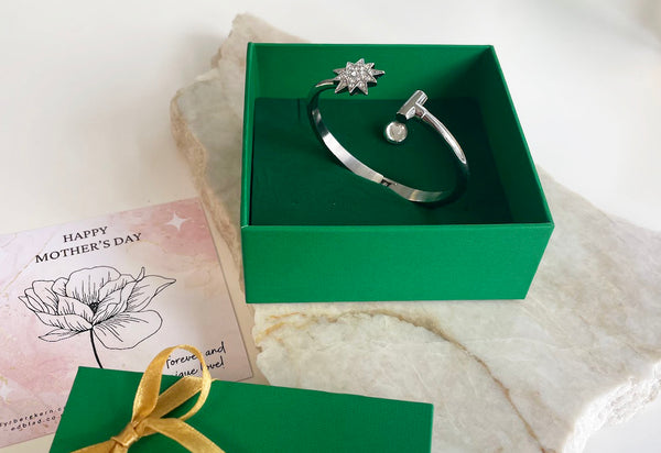 Interchangeable Shiny Silver Bracelet with Toppers