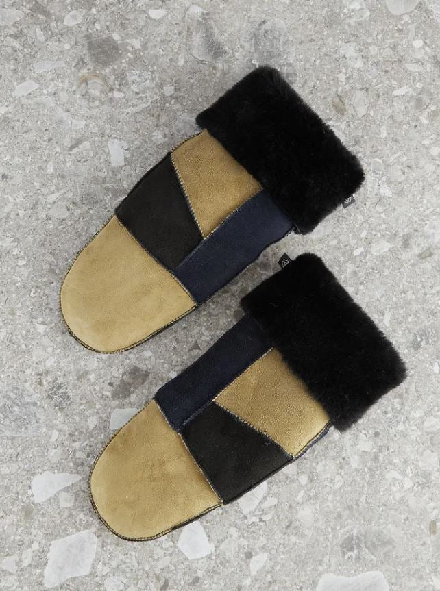 BELLA SHEEPSKIN MITTEN, MIXED W/BLACK+BEIGE+NAVY / M/L - Dyrberg/Kern NZ