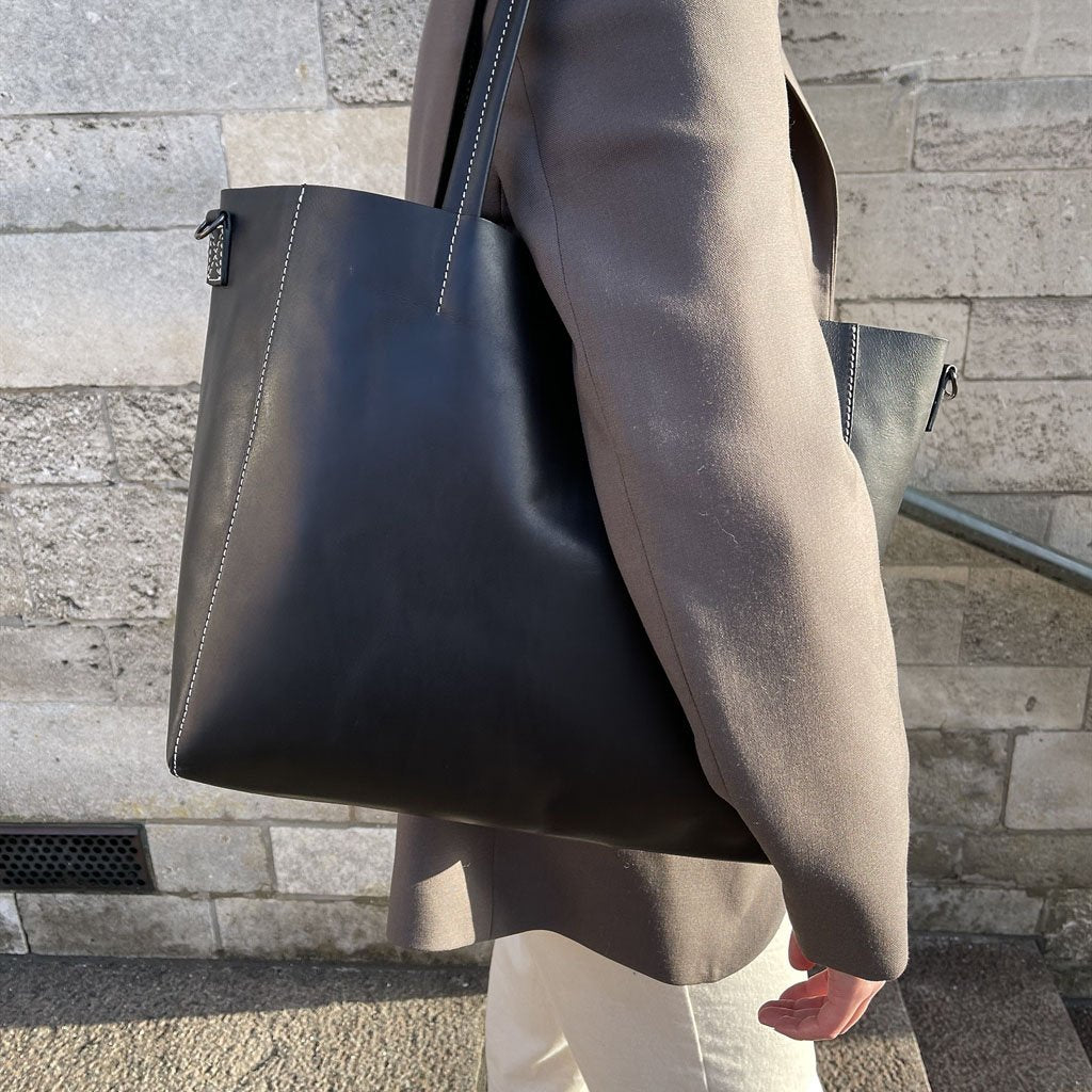 Leather Tote Bag in Black - Off White